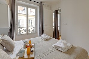 2 habitaciones, tabla de planchar con plancha, wifi y ropa de cama 