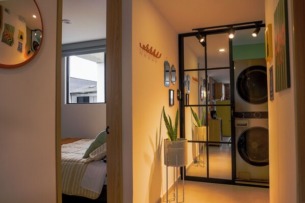 2 chambres, bureau, fer et planche à repasser, accès au Wi-Fi (inclus)