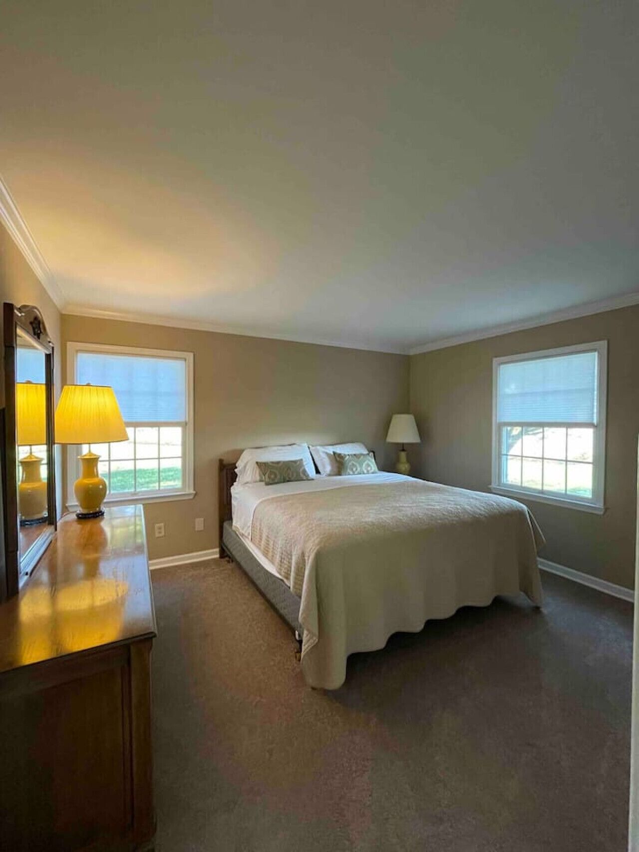 4 makuuhuonetta, työpöytä, Wi-Fi, vuodevaatteet