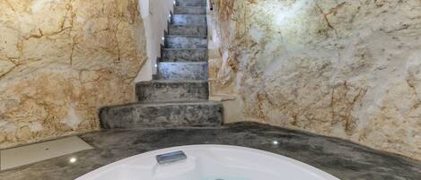 Apartment | Private spa tub