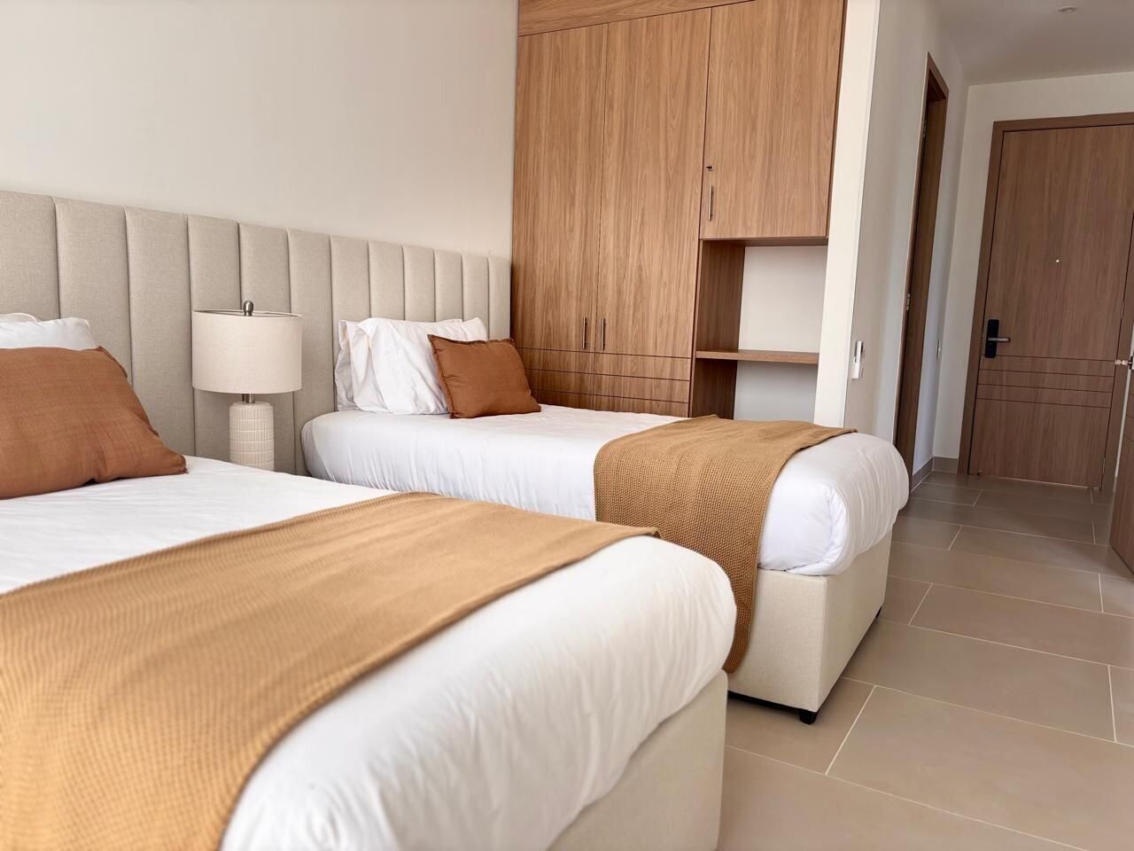 Premium-Apartment | Hochwertige Bettwaren, individuell dekoriert, individuell eingerichtet