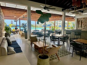 Outdoor dining - U-GO Baia Kristal. Oasis en Cartagena (Cartagena)