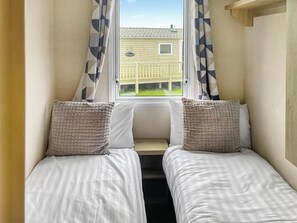 3 bedrooms, free WiFi, bed sheets - 3 bedroom accommodation in Southerness (Southerness)