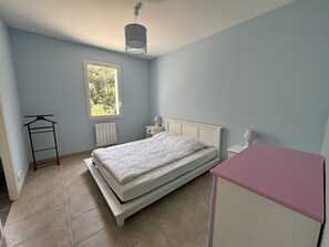 4 slaapkamers, een strijkplank/strijkijzer