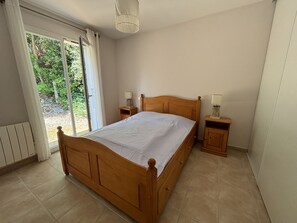 4 bedrooms, iron/ironing board