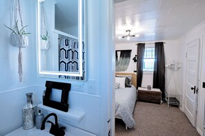 1 bedroom, desk, free WiFi, bed sheets