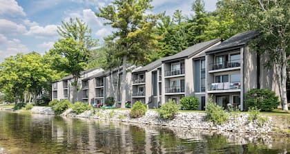 Waterfront Studio, newly renovated, A Cool Studio, Glen Arbor M22 Crystal River