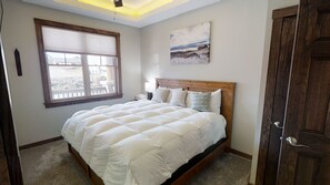 8 bedrooms, WiFi, bed sheets