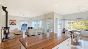 Unclassified image, 2 of 47, button - 8 Sunnyside Crescent Kianga (Kianga)