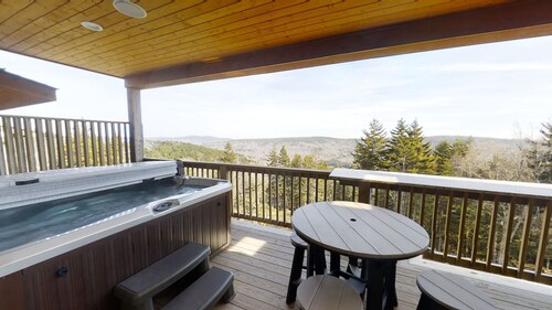 Lively 8BR Mountain Home perfect for groups! by RedAwning