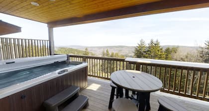 Lively 8BR Mountain Home perfect for groups! by RedAwning