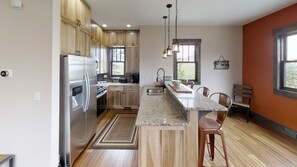 Fridge, microwave, oven, dishwasher - Unique 6BR Mountain Getaway - perfect for groups! by RedAwning (Snowshoe)