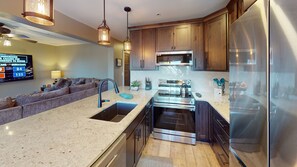 Refrigerador, microondas, horno, lavavajillas