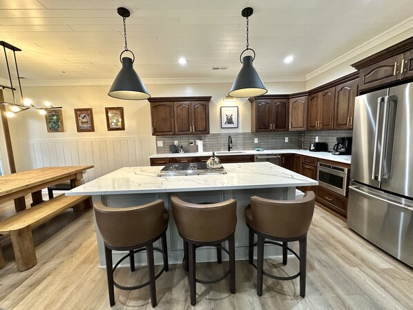 Fridge, microwave, oven, dishwasher - Cozy and Elegant 7BR Retreat with Hot Tub by RedAwning (Snowshoe)