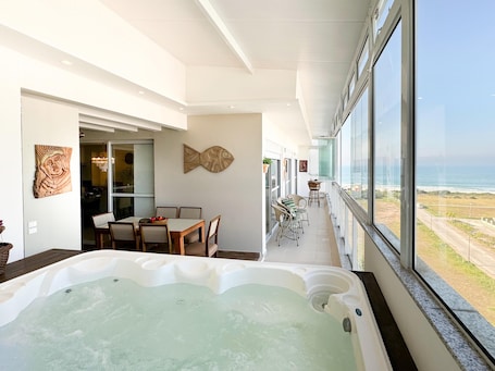 Interior. Penthouse with Jacuzzi in Palmas