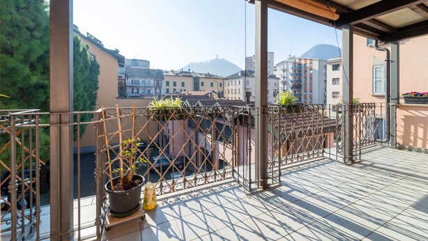 A balcony with a view of buildings and mountains. - Gerbett Apartment with Terrace by Wonderful Italy (Como)
