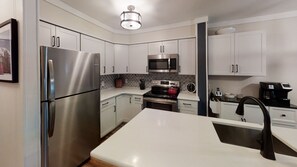 Fridge, microwave, oven, dishwasher - Cheerful 2BR Flat in Snowcrest - sleeps 6! by RedAwning (Snowshoe)
