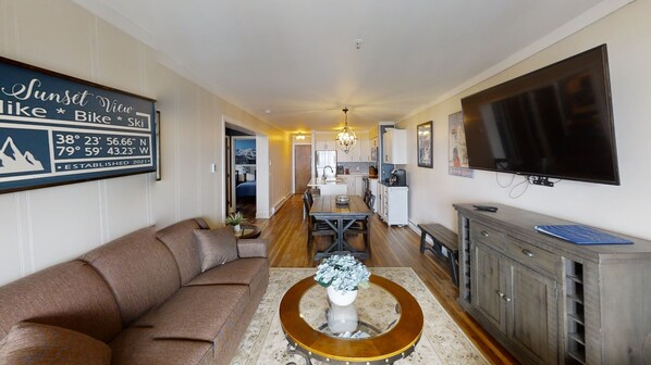 TV, fireplace - Cheerful 2BR Flat in Snowcrest - sleeps 6! by RedAwning (Snowshoe)