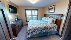 8 bedrooms, WiFi, bed sheets