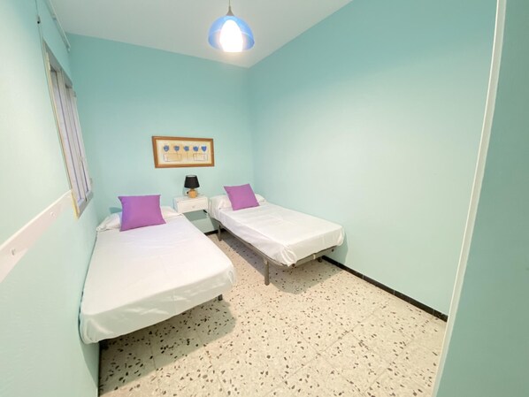 Room - Avenida 5B in Roses With 4 Bedrooms and 3 Bathrooms (Roses)