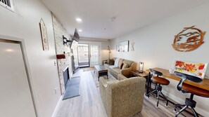 TV, fireplace