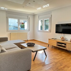 Villa - Riu Segre in Roses With 4 Bedrooms and 2 Bathrooms (Roses)