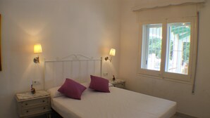 Unclassified image, 5 of 29, button - Holiday Home- Puerto (Roses)