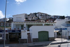 4 bedrooms - Holiday Home- Puerto (Roses)