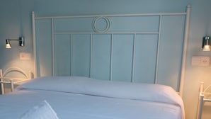 Unclassified image, 3 of 25, button - Marina 9 in Roses With 1 Bedrooms and 1 Bathrooms (Roses)