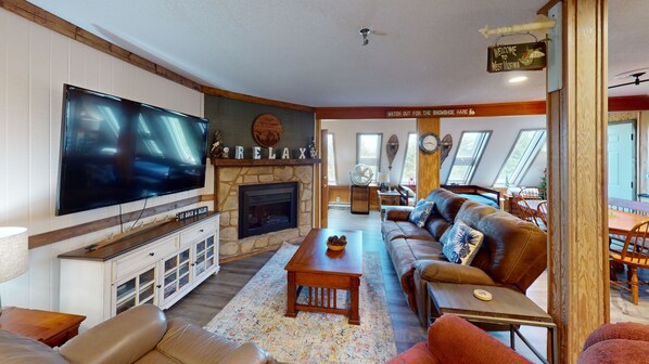 Televisie en een open haard