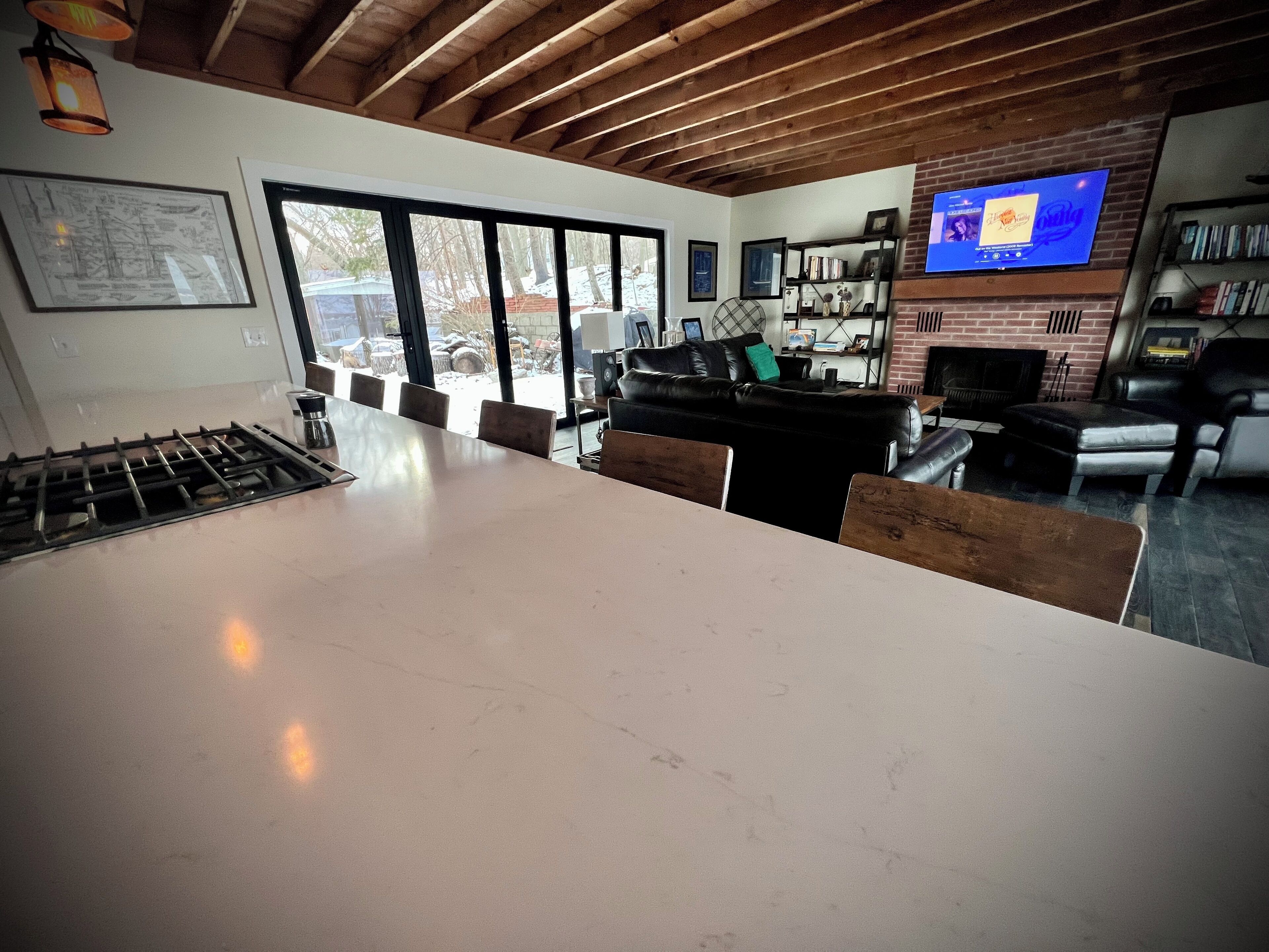 Modern 2-bedroom house in quaint Muskegon Overlooking Muskegon Lake & Yacht Club