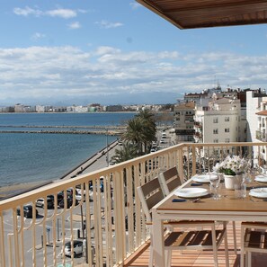 3 bedrooms - Avenida 5A in Roses With 3 Bedrooms and 2 Bathrooms (Roses)