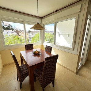 Apartment | 1 bedroom - Voramar 3A in Roses With 1 Bedrooms and 1 Bathrooms (Roses)