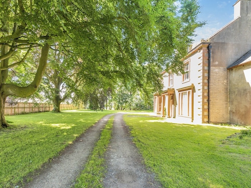 2 bedroom accommodation in Longtown, near Carlisle