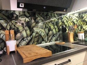 Mikroaaltouuni, uuni, liesi, astianpesukone