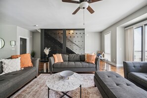 Smart TV, mesa de pingue-pongue