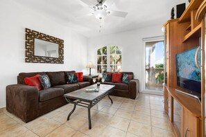 Apartment - 1BR Condo Wacamaya Condos Great Pool Location (Noord)