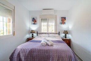 1 habitación, tabla de planchar con plancha, wifi gratis y ropa de cama 