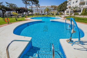 Pool - Cubo's Estudio Algaida Calahonda Beach / beach access / free wifi / air-conditioning (Mijas Costa)