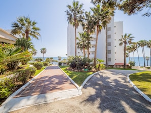 Property grounds - Cubo's Apartamento Algaida Calahonda Beach / beach access / free wifi / terrace (Mijas Costa)