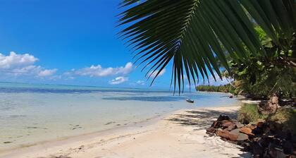 The Boraha Beach Lodge 90 m2 with kitchen, equipped, WIFI, on the beach,