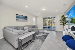 TV connectée, lecteur de DVD, vidéothèque