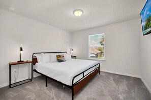 7 chambres, fer et planche à repasser, Wi-Fi, draps fournis