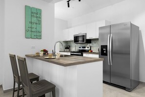 House | 2 bedrooms - Brand NEW 2br2ba w Private Pool in Gated Community (Noord)