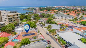 3 bedrooms - 3BR 3BA Pool Downtown Short Walk to Beach (Oranjestad)