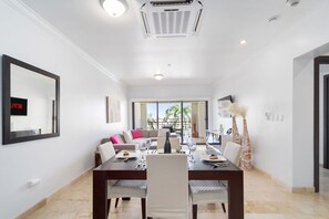 2 bedrooms - Beautiful 2BR Condo w Large Balcony in Palm Beach (Noord)