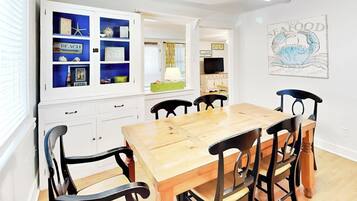 House, Multiple Beds, Patio, Garden View (A Shore Thing) | Dining