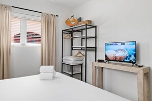 3 bedrooms - Beautiful 3br2ba Amazing Location w Private Pool (Noord)