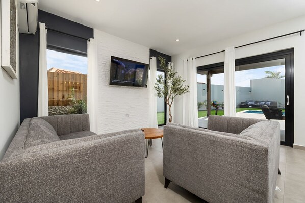 Villa - Brand NEW 3br2ba w Private Pool Amazing Location (Noord)