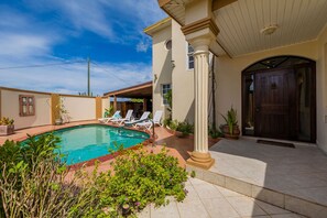 Villa | 3 bedrooms - Cozy Tranquil 3BR 2BA Home w Private Pool Patio (Noord)